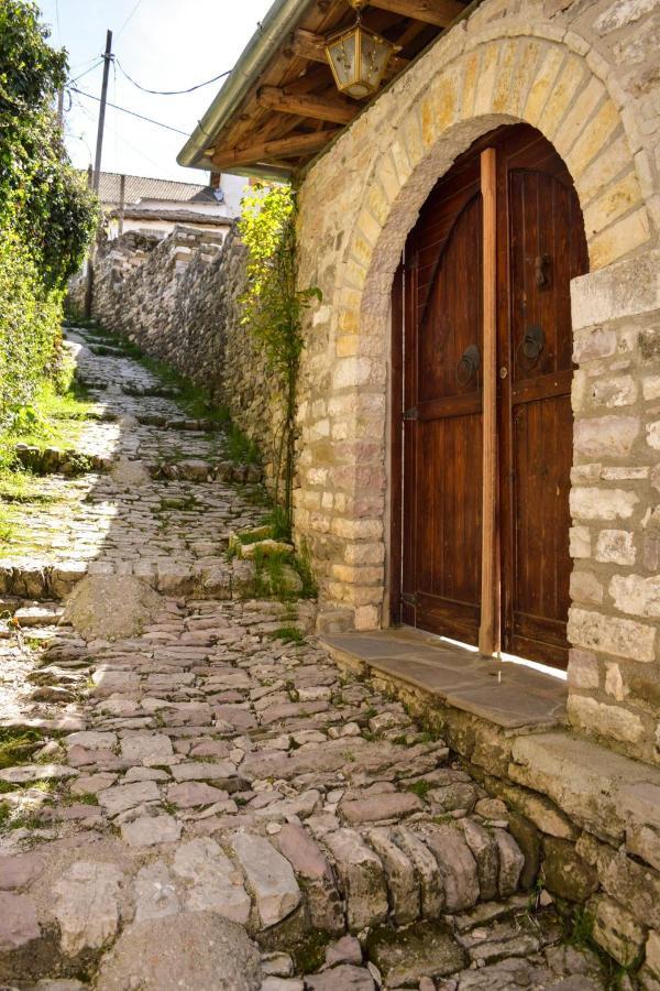 Sokaku I Te Marreve Guesthouse Гирокастра Экстерьер фото