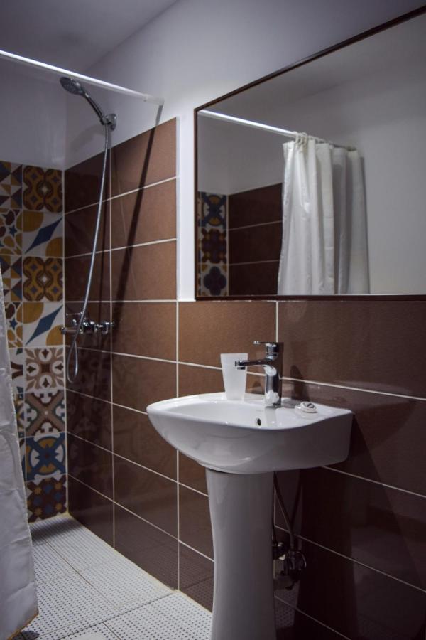 Sokaku I Te Marreve Guesthouse Гирокастра Экстерьер фото