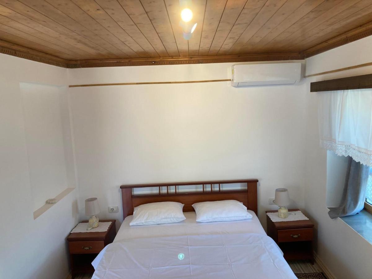 Sokaku I Te Marreve Guesthouse Гирокастра Экстерьер фото