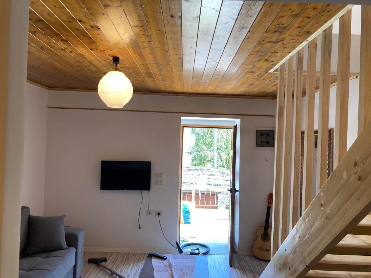 Sokaku I Te Marreve Guesthouse Гирокастра Экстерьер фото