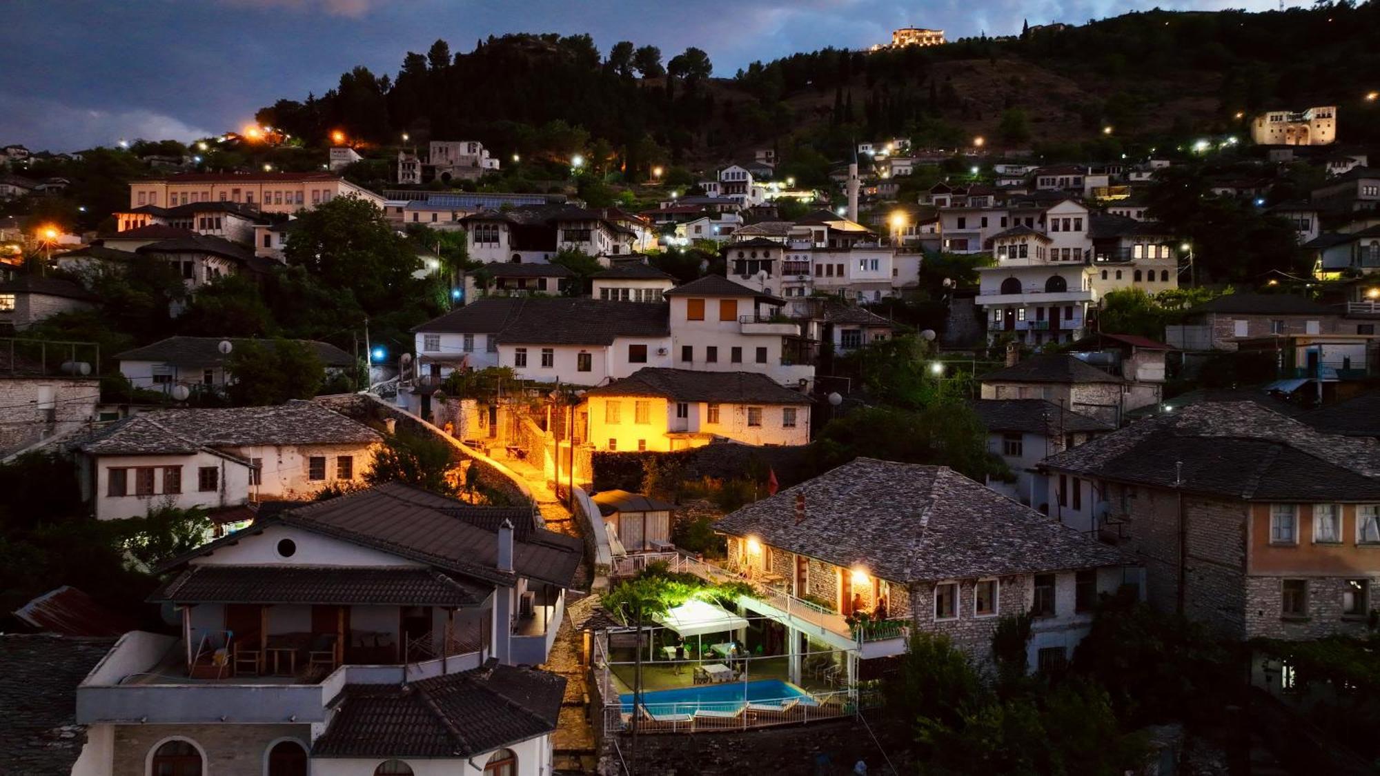 Sokaku I Te Marreve Guesthouse Гирокастра Экстерьер фото