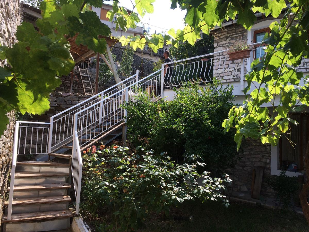 Sokaku I Te Marreve Guesthouse Гирокастра Экстерьер фото